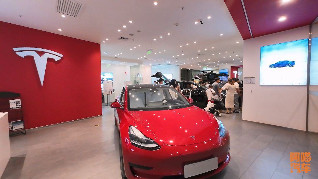 特斯拉全系降价1.4万,现在能入手吗?喵哥还是那句,再等等