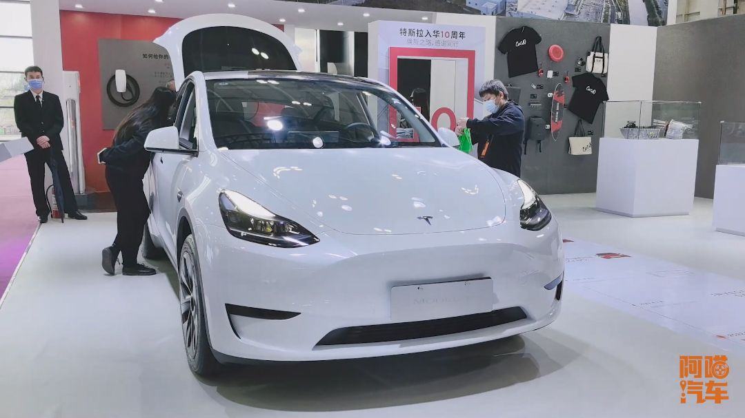 特斯拉全系降价1.4万,现在能入手吗?喵哥还是那句,再等等