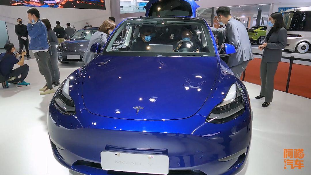 特斯拉全系降价1.4万,现在能入手吗?喵哥还是那句,再等等