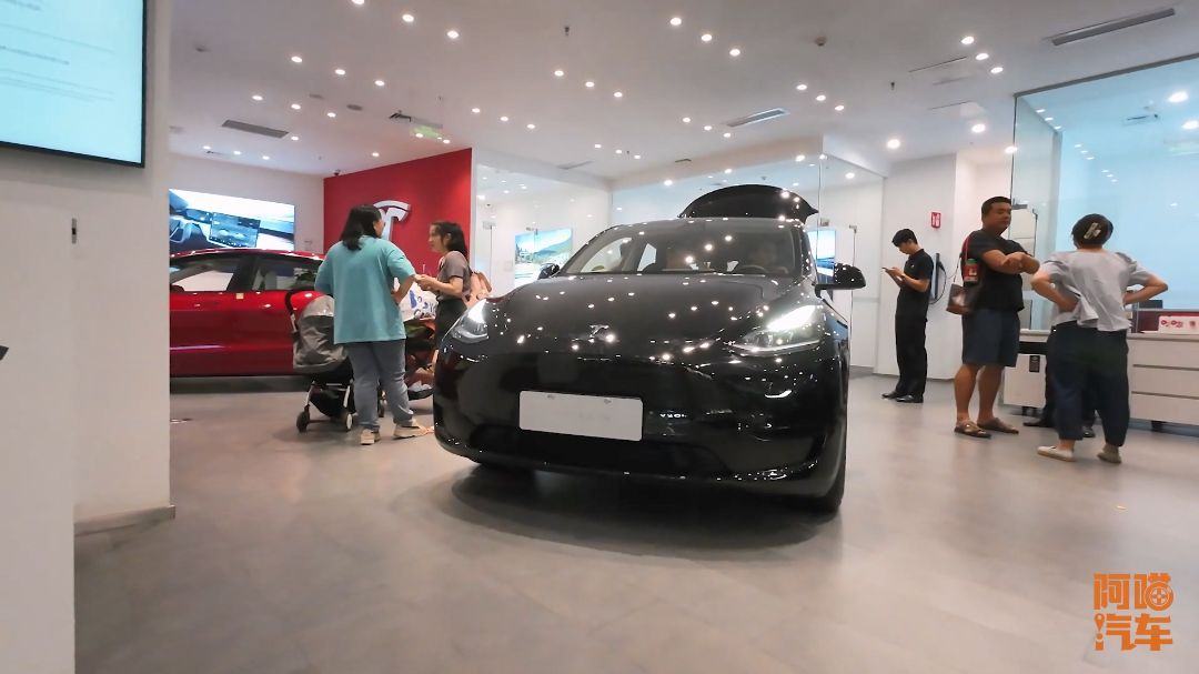 特斯拉全系降价1.4万,现在能入手吗?喵哥还是那句,再等等