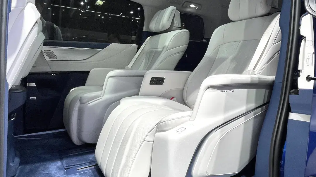 别克gl8 phev和丰田赛那,谁才是35万中大型mpv最优选?